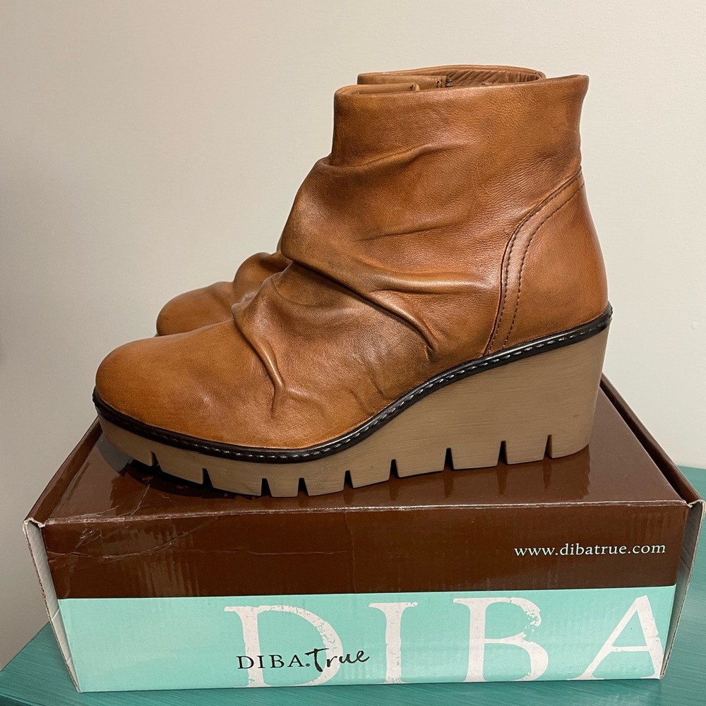 Diba NIFT TEE Whiskey Boots Size 9